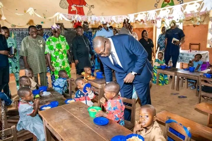 Abomey : Premier repas chaud servi à midi, la mairie et l’ANAN confirment le démarrage effectif dans 35 nouveaux réfectoires