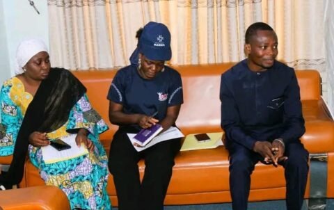 Ségbana : L’Association BARIKA et les filles leaders remettent leurs dix priorités de paix au maire Aboudou Razack Kora