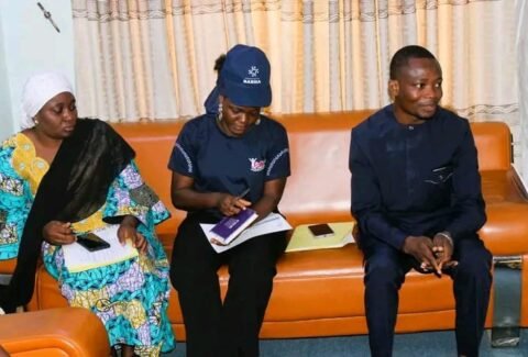 Ségbana : L’Association BARIKA et les filles leaders remettent leurs dix priorités de paix au maire Aboudou Razack Kora