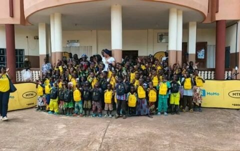 Toucountouna : Suite au plaidoyer de la mairie, MTN Bénin livre 100 kits scolaires aux écoliers de Kouarfa
